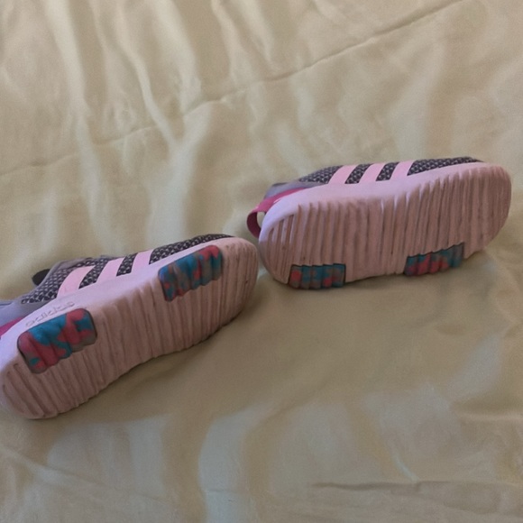 Adidas shoes - Picture 3 of 5